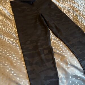Old Navy Black Camouflage Leggings medium tall